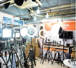 柳暗花明 滬上攝影器材龍頭能否轉型破局